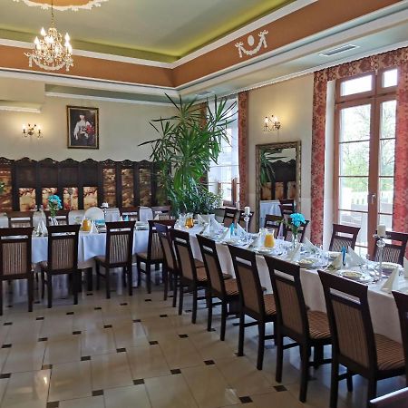 Palac Koronny Noclegi & Wypoczynek Wodzisław Extérieur photo