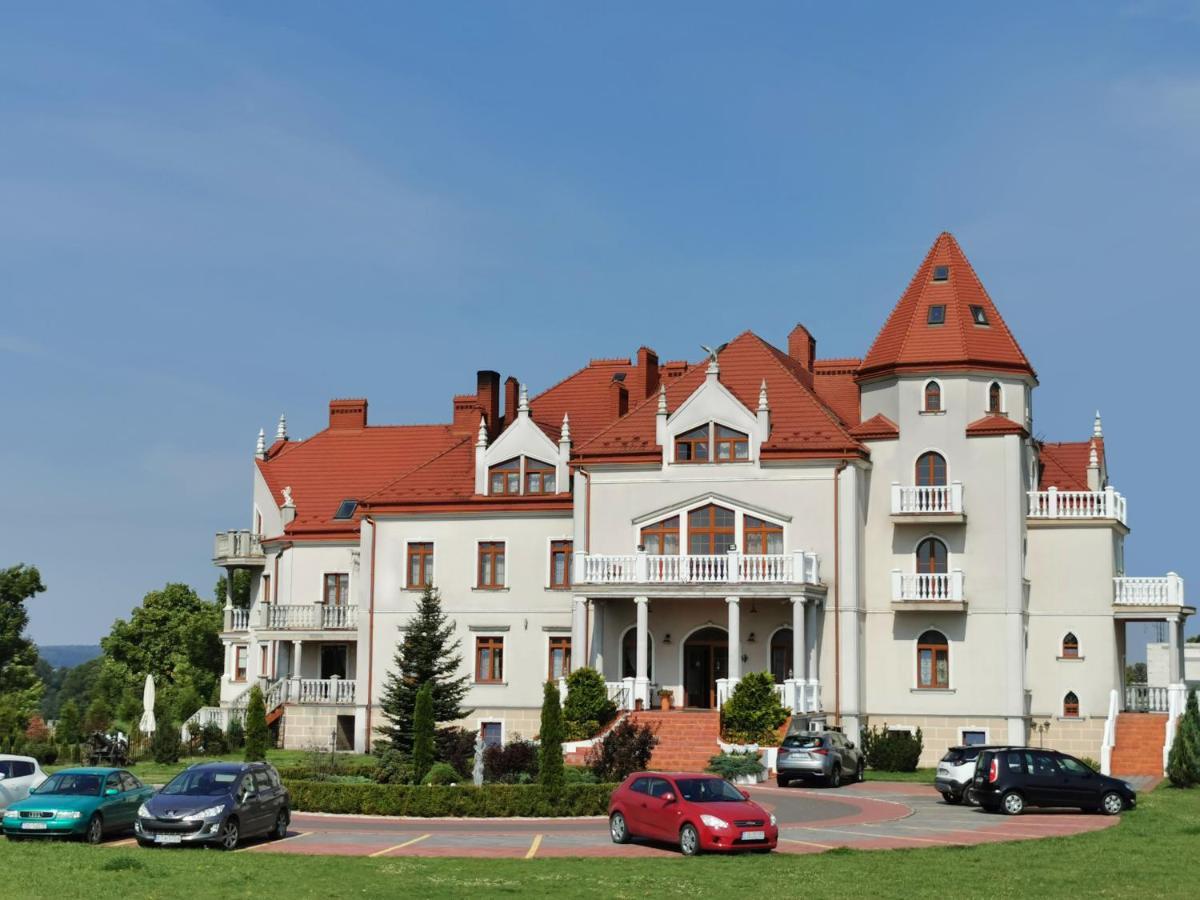 Palac Koronny Noclegi & Wypoczynek Wodzisław Extérieur photo