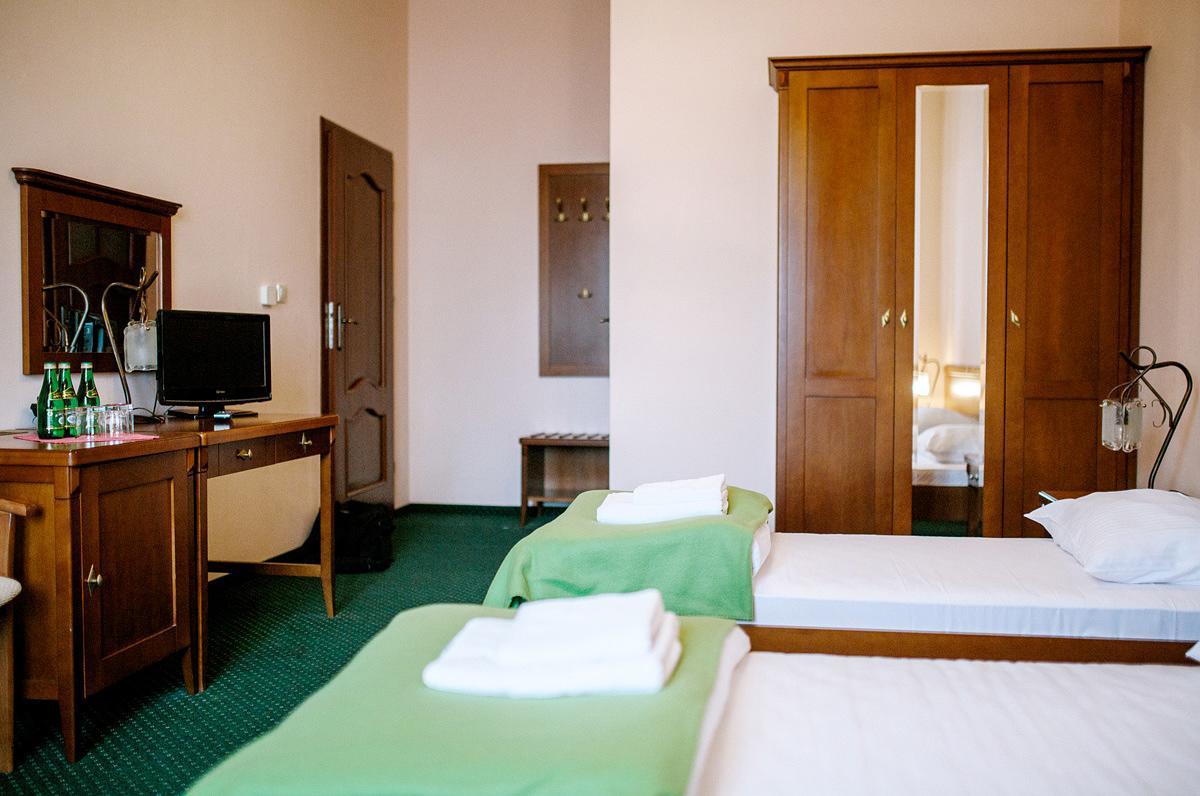 Palac Koronny Noclegi & Wypoczynek Wodzisław Extérieur photo