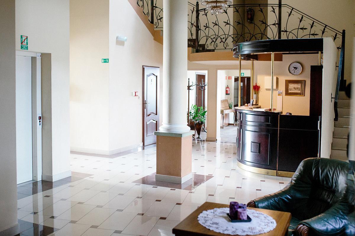 Palac Koronny Noclegi & Wypoczynek Wodzisław Extérieur photo